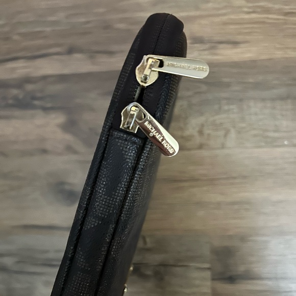 Michael Kors Monogram iPad Case - Picture 3 of 4